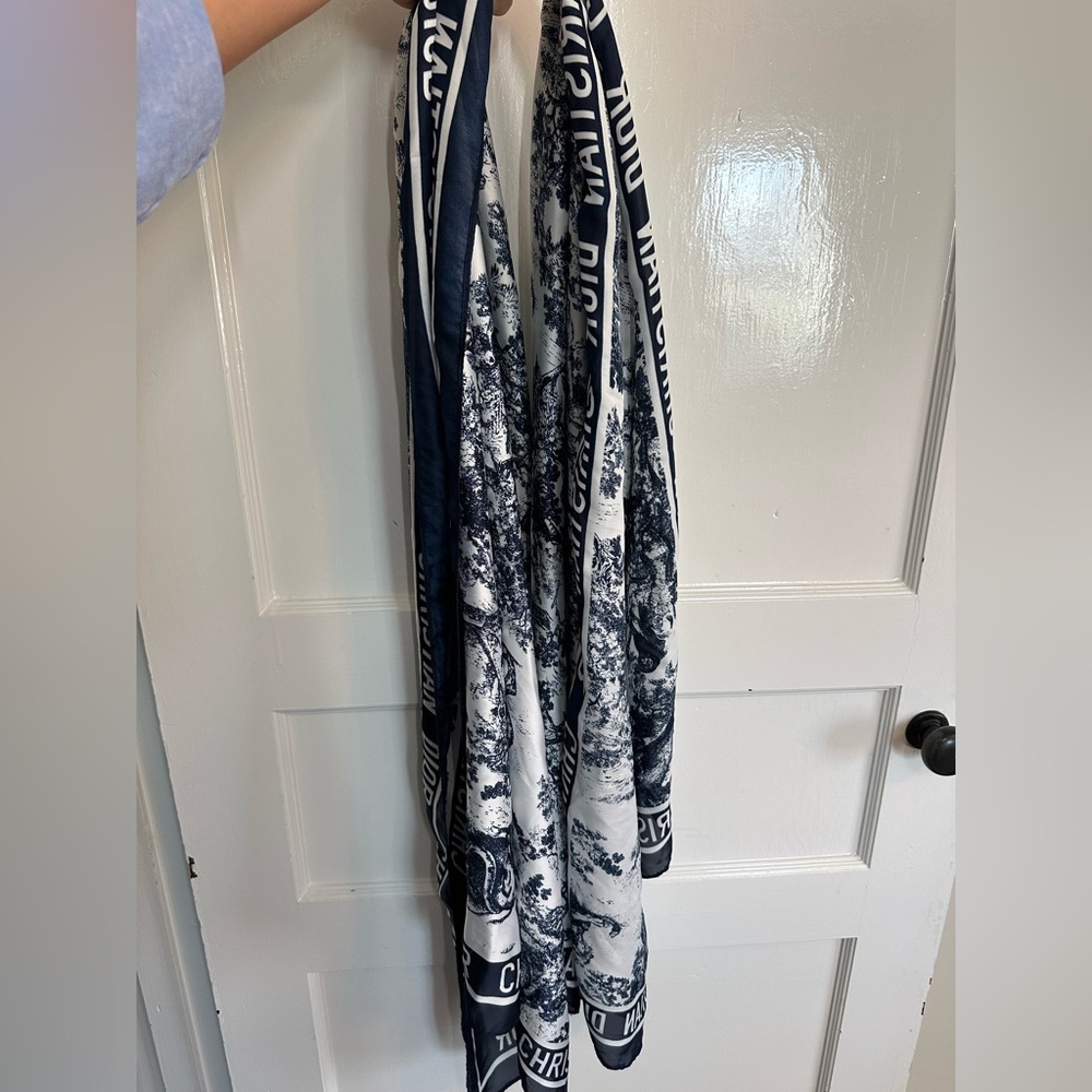 Toile de Jouy 100% Silk Sauvage Scarf - Picture 8 of 8